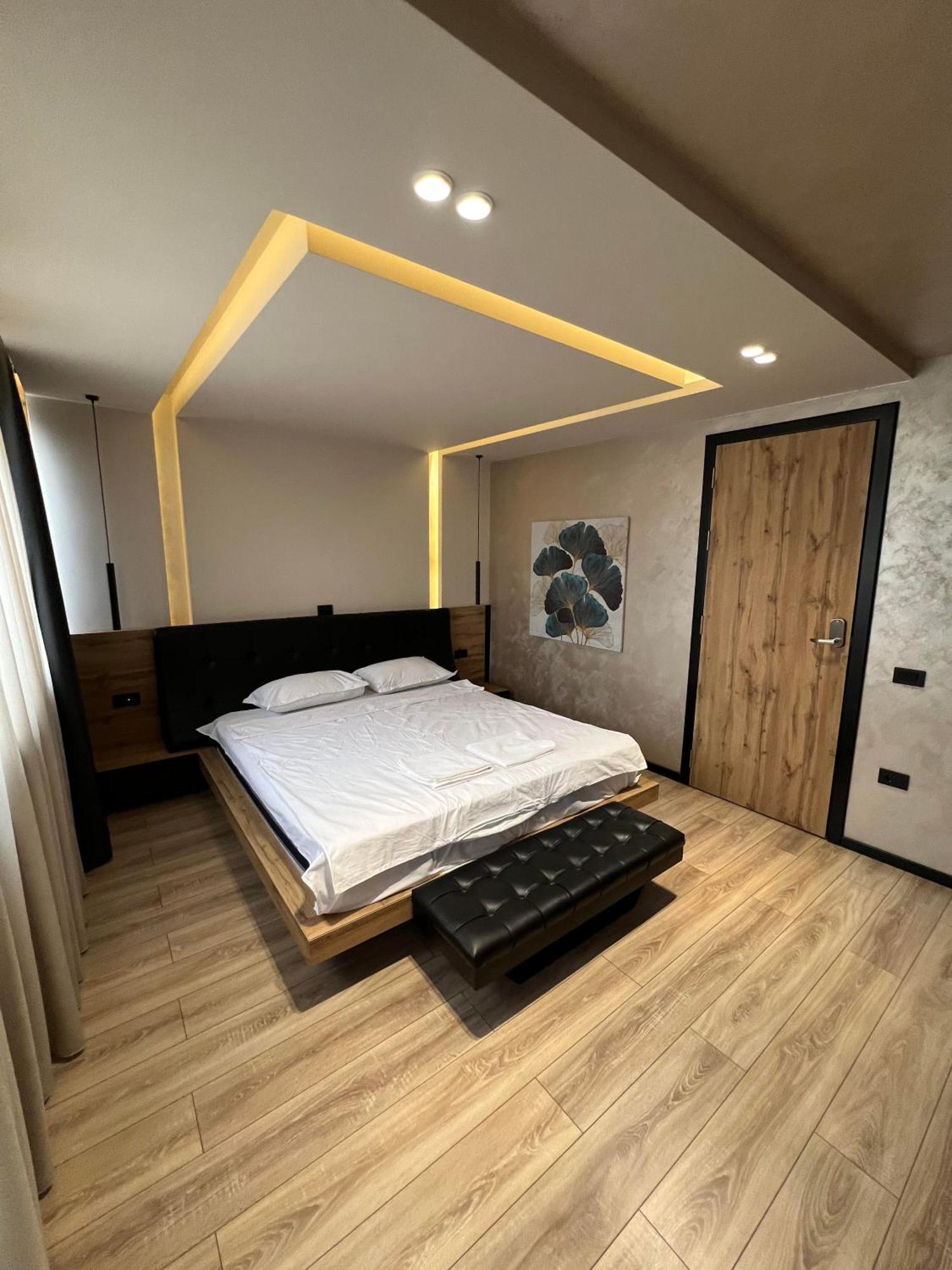 Zet Apartments - Bedroom & Bathroom Pristina Exterior foto