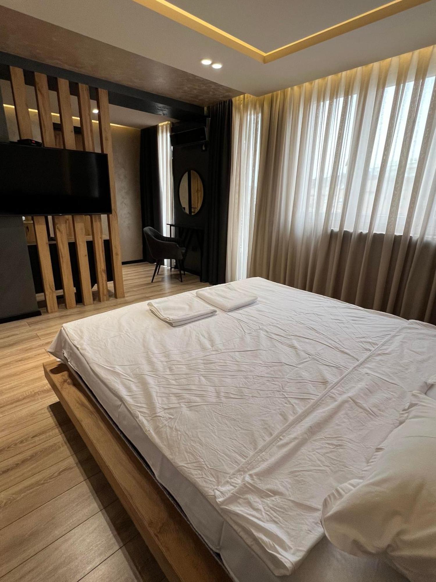 Zet Apartments - Bedroom & Bathroom Pristina Exterior foto