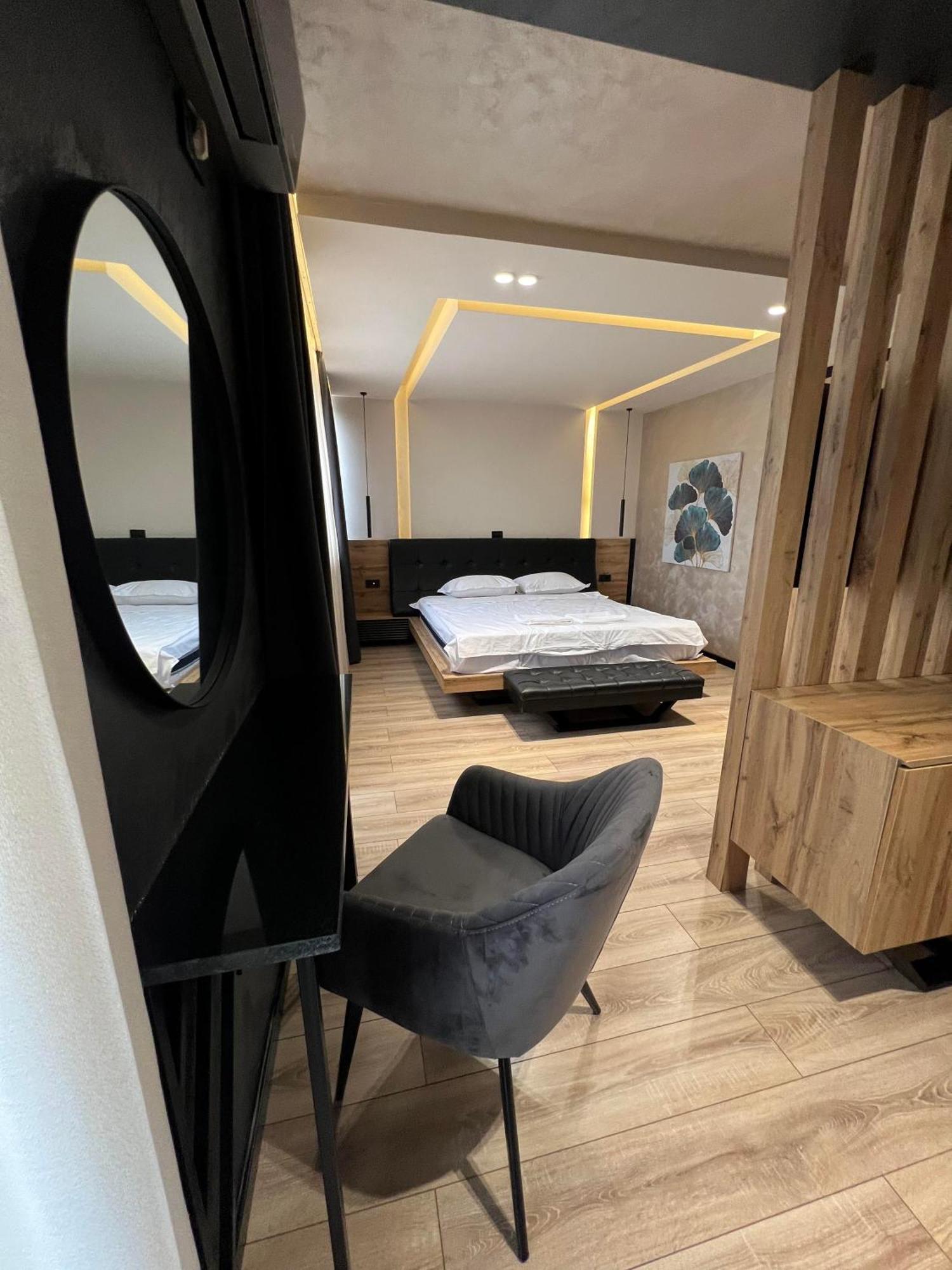 Zet Apartments - Bedroom & Bathroom Pristina Exterior foto