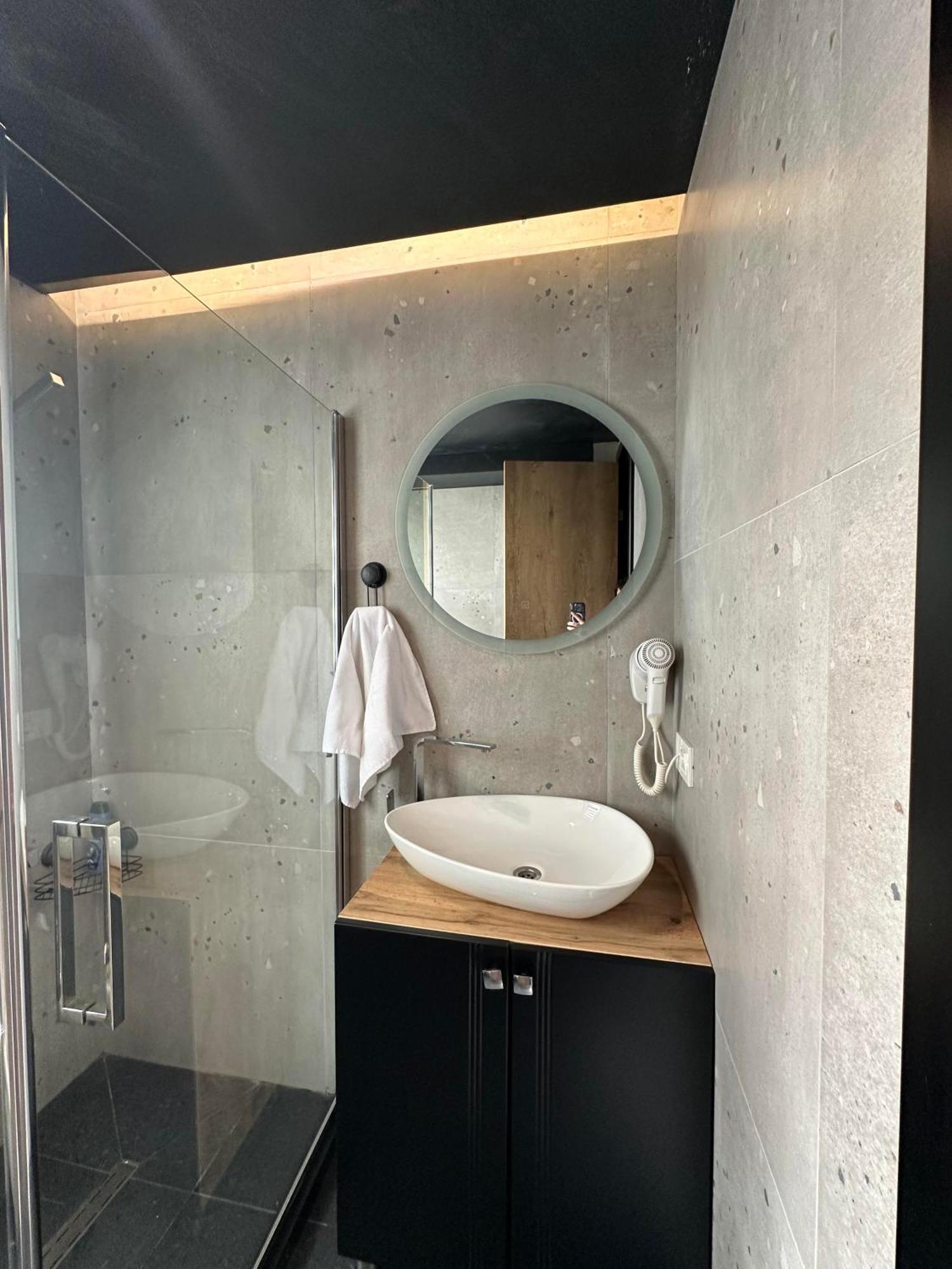 Zet Apartments - Bedroom & Bathroom Pristina Exterior foto